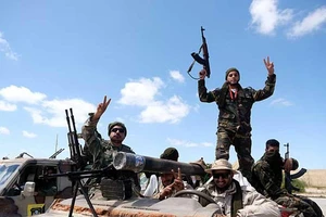 Libya: Ác liệt cả chiến trường lẫn ngoại giao