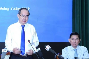 Bí thư TP.HCM tìm cách gỡ khó cho DN bất động sản