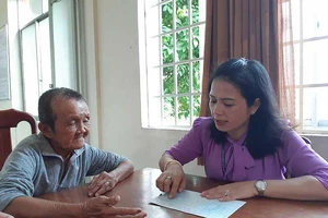 Cụ bà 82 tuổi mong được cấp giấy khai sinh