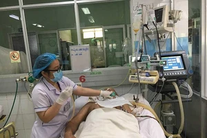 Uốn ván nguy kịch chỉ vì… gà mổ