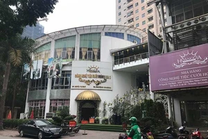 Hà Nội cấm xe máy nhưng ‘mở’ nhà cao tầng nội đô?