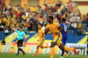 Á quân Thanh Hóa trượt dài