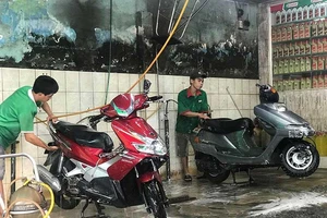 Tranh cãi về đề xuất tăng 5% phí môi trường