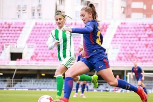 ‘Messi nữ’ của Barcelona mơ cú đúp cùng Messi