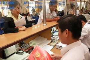 Đường dây nóng gỡ vướng cho dân khi làm giấy đỏ