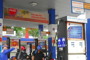 Tìm cách giải cứu xăng E5