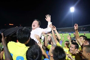 Bầu Hiển không còn độc diễn ở V-League