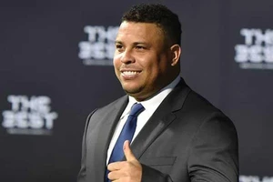 Ronaldo ‘béo’ làm chủ tịch đòi ‘đẻ’ ra Super League