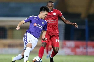 Đương kim vô địch Hà Nội nặng gánh âu lo