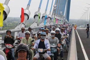 Người miền Tây hân hoan đón cầu dây văng thứ hai qua sông Hậu