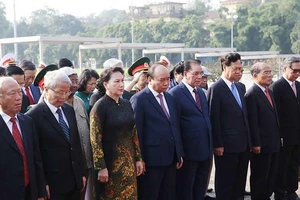 Lãnh đạo Đảng, Nhà nước dâng hoa kỷ niệm ngày sinh Bác Hồ