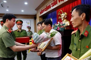 Khen thưởng nhân viên khách sạn vụ xác người trong bê tông
