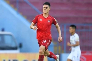 Thay Duy Mạnh bằng trung vệ Việt kiều?