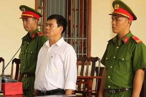 Bắt giam cựu giảng viên ở Cần Thơ ngay tại tòa