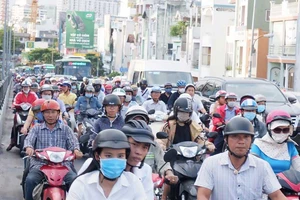 Gian nan tìm đường ra vào khu Nam TP.HCM