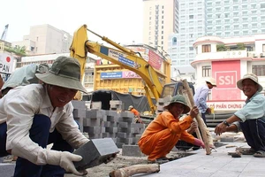 Vật liệu xây dựng ồ ạt tăng giá