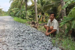 Đường nông thôn mới 3,5 km làm mãi chưa xong
