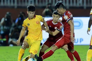Đỉnh và đáy ở V-League