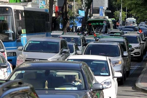 Bộ GTVT: Taxi công nghệ phải gắn hộp đèn!