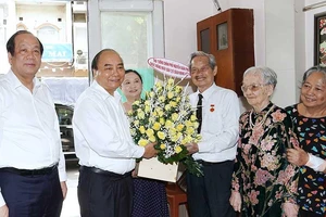 Thủ tướng thăm hỏi, chúc mừng các nhà báo lão thành