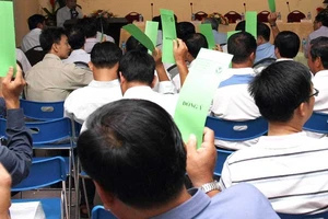 Nóng ghế kiếm tiền cho VFF