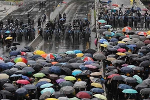 Hong Kong căng thẳng chưa từng có vì bạo lực