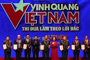 Tôn vinh 19 tập thể, cá nhân thi đua làm theo lời Bác