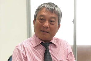 Sếp trường Viễn Đông: Không giữ được uy tín, tôi đi buôn vàng