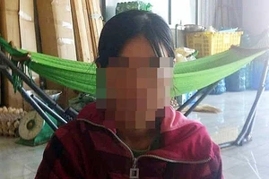 Bị phạt 200.000 đồng vì sờ ngực bà hàng xóm