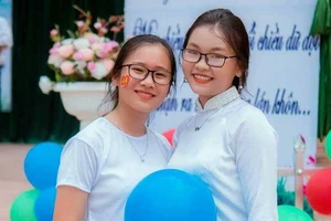 Lớp học trường huyện có 2 thủ khoa môn văn
