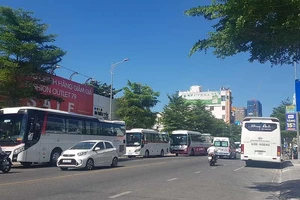 Đà Nẵng ‘chật cứng’ xe khách du lịch
