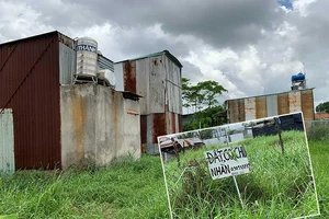 Bình Chánh: Cả chục căn nhà xây lụi trên đất người khác