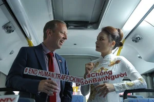 Đại sứ Anh truyền thông điệp chống mua bán người 