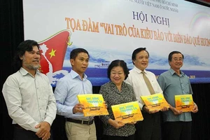 Kiều bào bức xúc vụ tàu Trung Quốc gần bãi Tư Chính