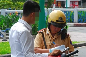 Nộp phạt vi phạm giao thông trễ hạn: Phải đóng thêm bao nhiêu?