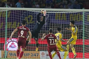 Vòng 20 V-League: TP.HCM nhọc nhằn, Hà Nội thảnh thơi