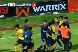 Từ bạo lực bóng đá Thái đến cách giáo dục của người Nhật