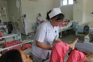 Bộ Y tế lý giải giá giường bệnh cao hơn giá khách sạn