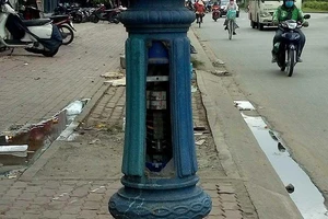 Nguy hiểm từ cột đèn mất nắp