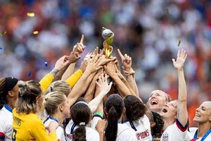 Đội tuyển nữ Mỹ kiện LĐBĐ Mỹ ra tòa