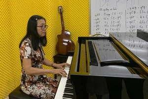 Cử nhân Anh văn 63 tuổi đậu đại học chính quy ngành piano