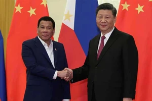 ‘Bắt tay’ với Trung Quốc ở biển Đông: Lợi bất cập hại!