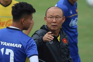 Chờ tài xoay xở của thầy Park 