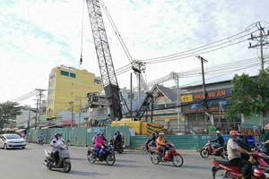 Dân Bình Tân chật vật khi qua nút thắt cầu Bưng