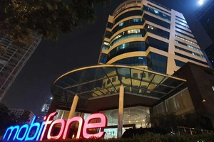 Tống đạt khởi tố bốn phó tổng giám đốc MobiFone