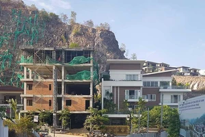 Xử lý hàng chục biệt thự xây trái phép ven biển Nha Trang