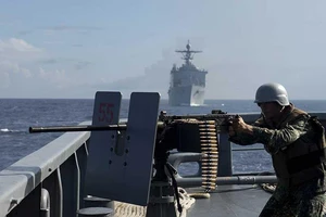 Đối phó Trung Quốc ở biển Đông: Cơ bắp chưa đủ!