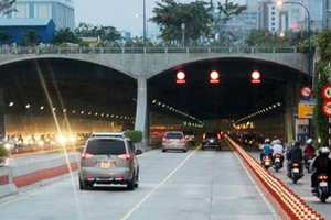 Vì sao bật đèn pha trong hầm đường bộ lại bị xử phạt?