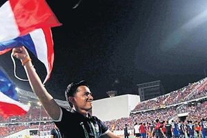 Kiatisak: ‘Tôi mong HLV Nishino làm được như tôi!’