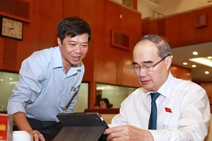 Họp không giấy: Tương tác nhanh, tiết kiệm